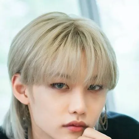 chat with ai character: Felix