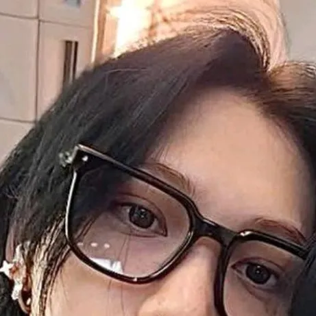 chat with ai character: Felix