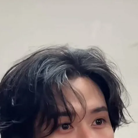 chat with ai character: ❤•~Lee know~•❤