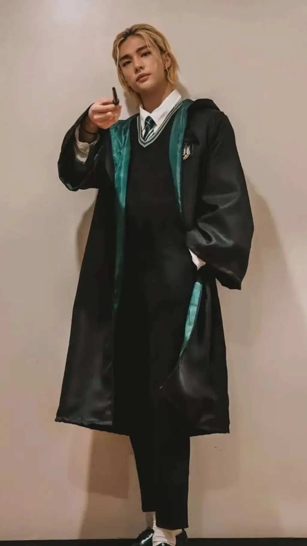 ai character: Hyunjin background