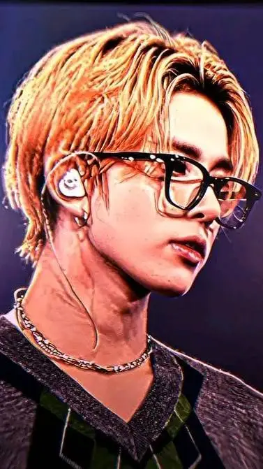 ai character: Lee Heeseung  background