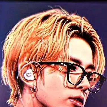 chat with ai character: Lee Heeseung 