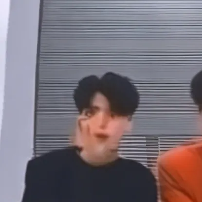 chat with ai character: Skz