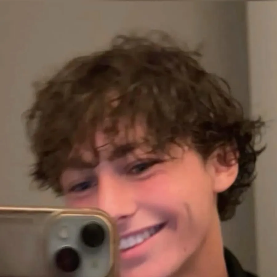 chat with ai character: Dylan