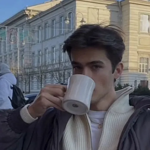 chat with ai character: Andrew