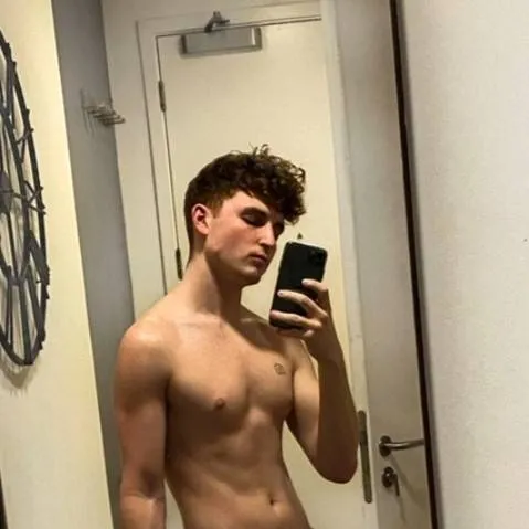 chat with ai character: caylus