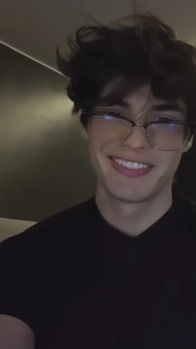 ai character: Aron 🇽🇰🇦🇱 background