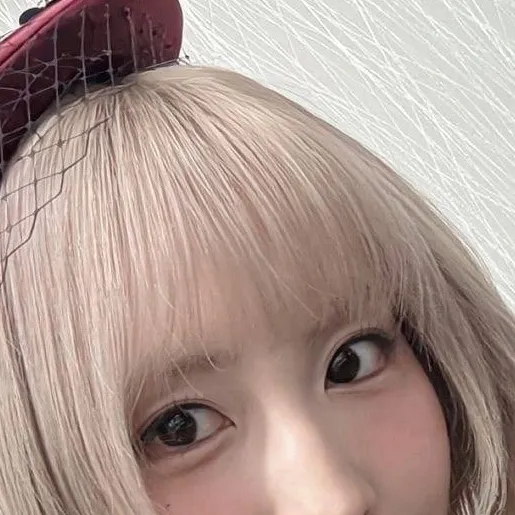 chat with ai character: 🦝 Hirai Momo 💗