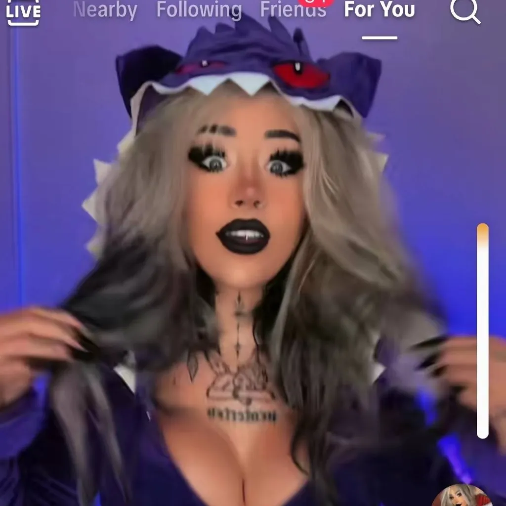 chat with ai character: Emily 