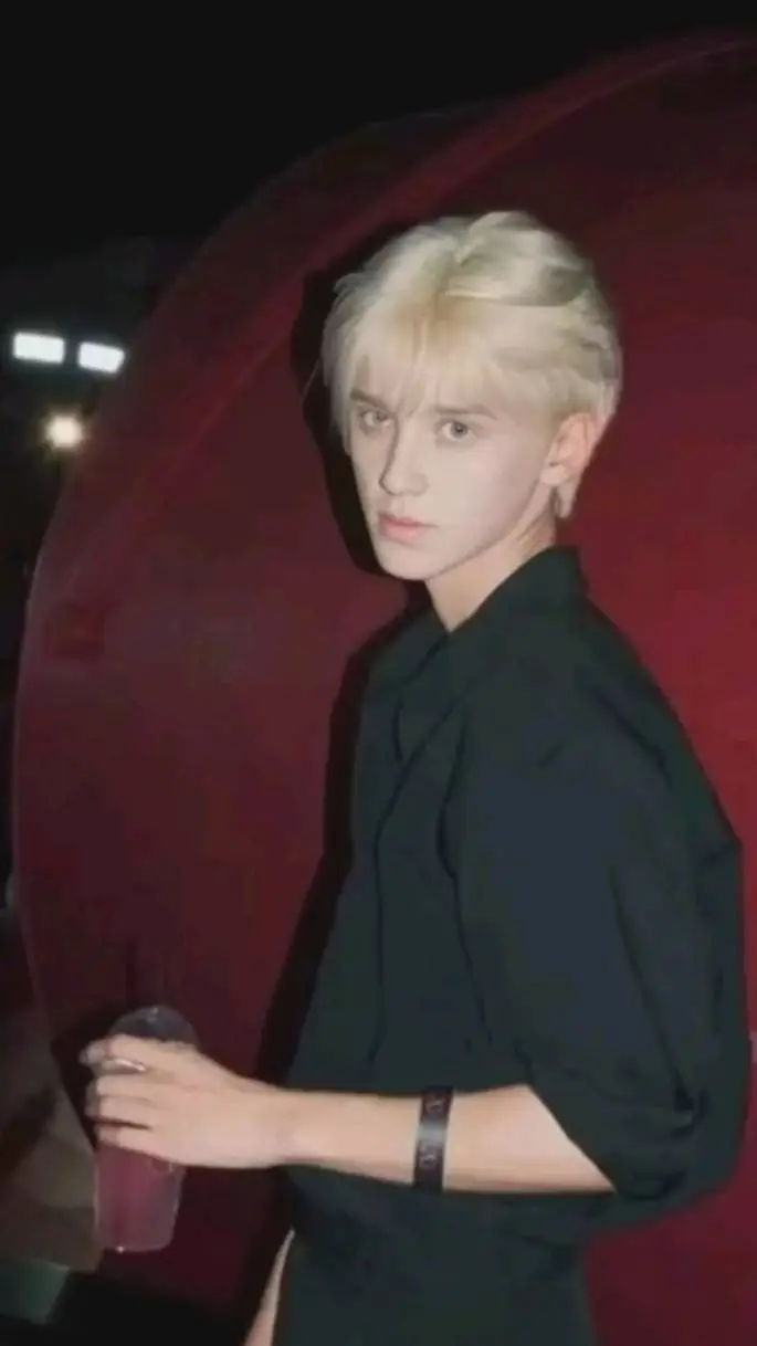 ai character: Draco malfoy background