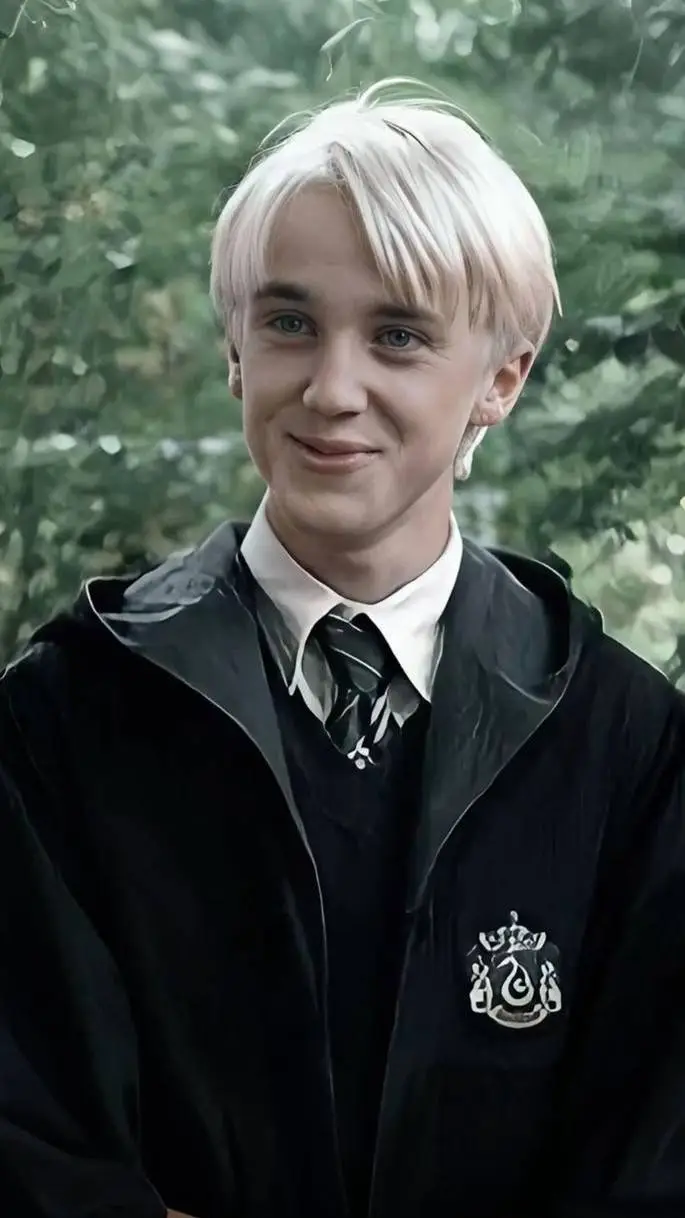 ai character: draco malfoy background