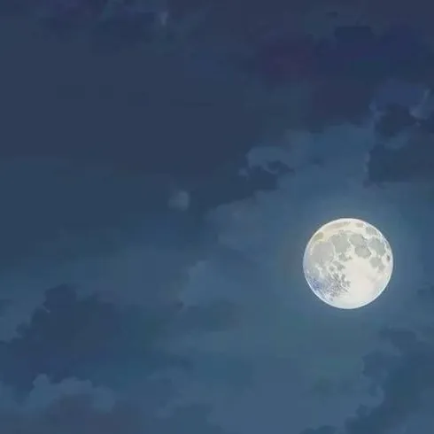 chat with ai character: Luna llena