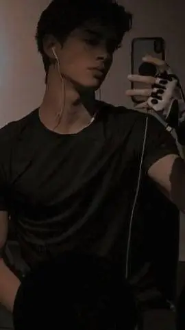 ai character: 𝖆𝖉𝖗𝖎𝖆𝖓 background