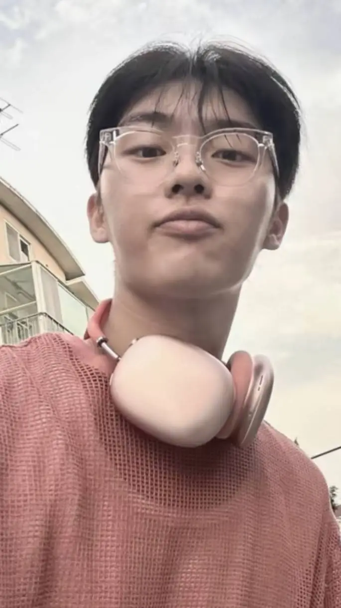 ai character: choi Hyun wook background