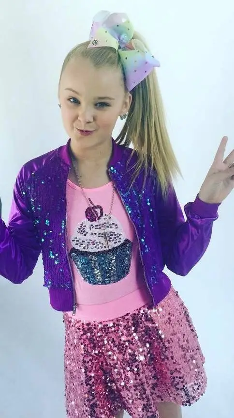 ai character: JoJo Siwa background
