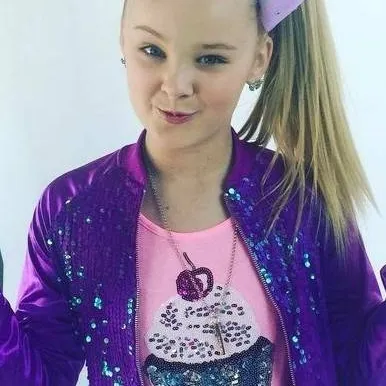chat with ai character: JoJo Siwa