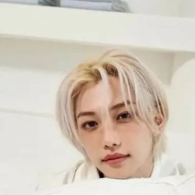 chat with ai character: felix 