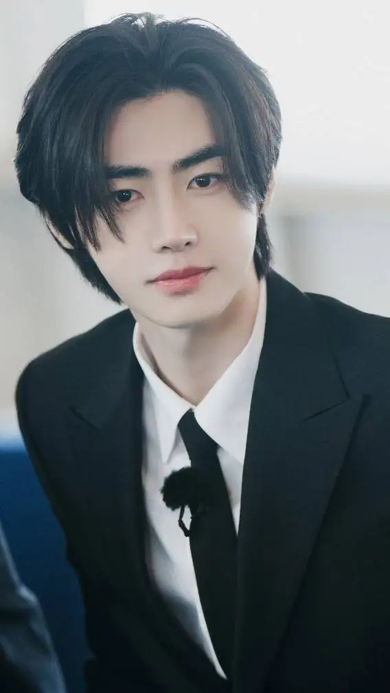 ai character: sunghoon background