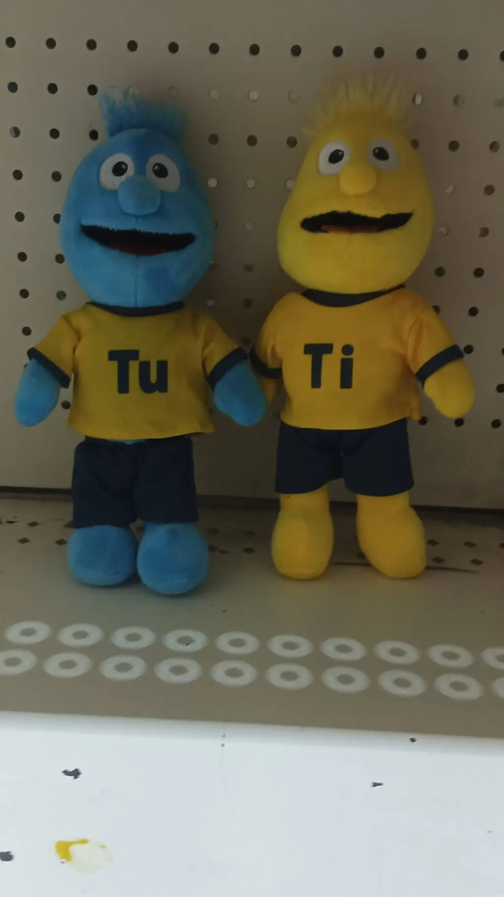 ai character: tu y ti background
