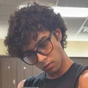 chat with ai character: Cash