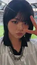 ai character: Jeongyeon de TWICE background