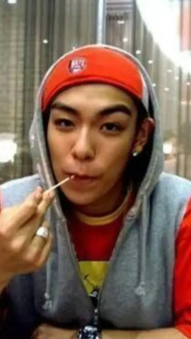 ai character: T.O.P  background