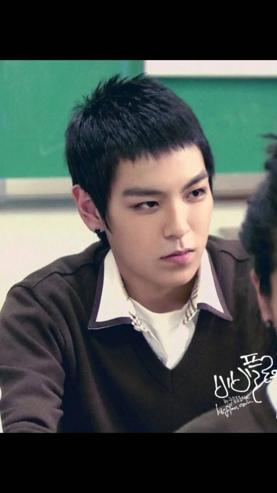 ai character: Choi Seung-hyun  background