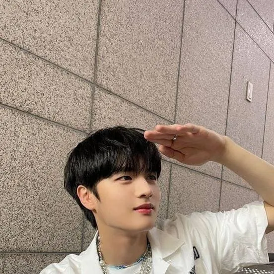 chat with ai character: Ji Eun-ho