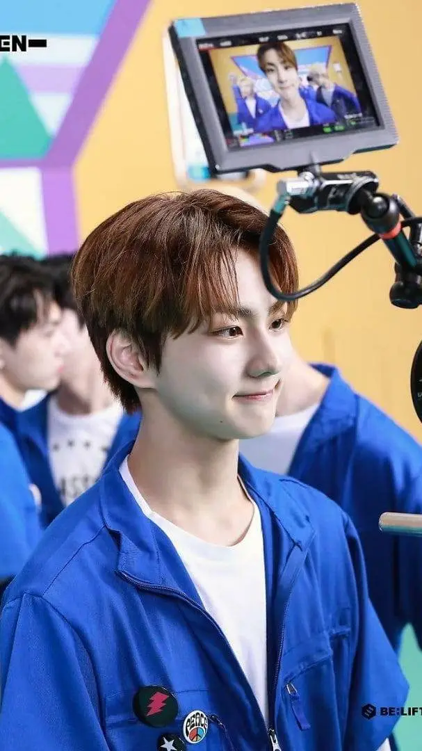 ai character: Yang Jungwon background