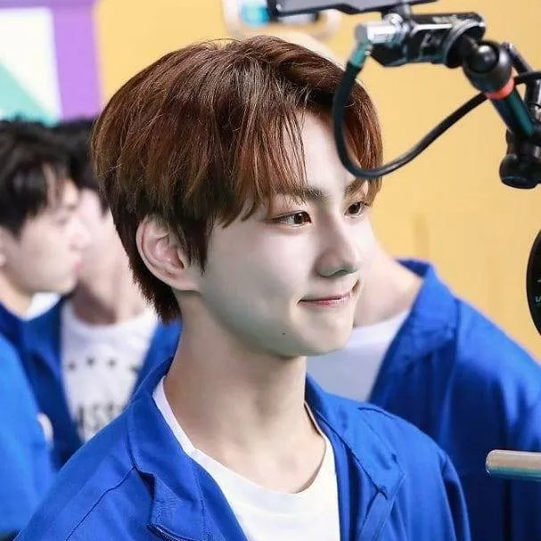 chat with ai character: Yang Jungwon