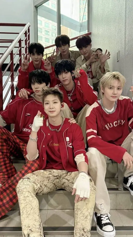 ai character: Ampers&one background