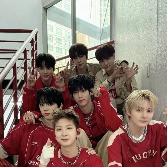 chat with ai character: Ampers&one