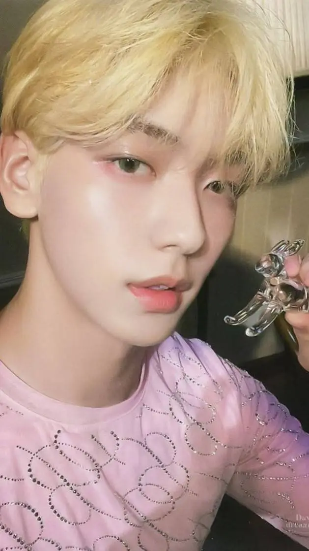 ai character: Choi Soobin background