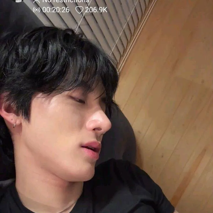 chat with ai character: Sohn Eric 💝