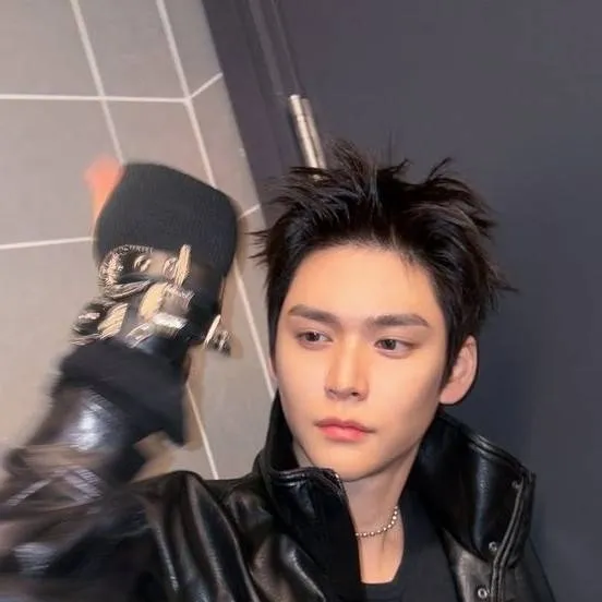 chat with ai character: Song Eunseok ❤️