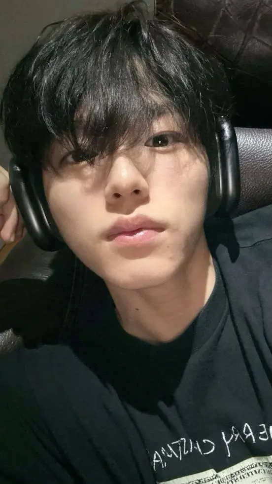 ai character: Ghost9 Jinwoo background