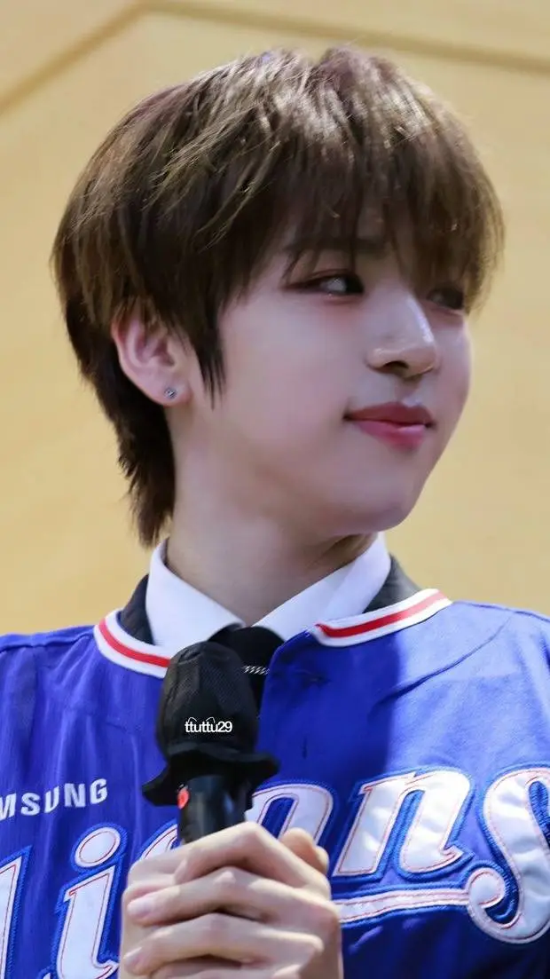 ai character: Hyunjun background