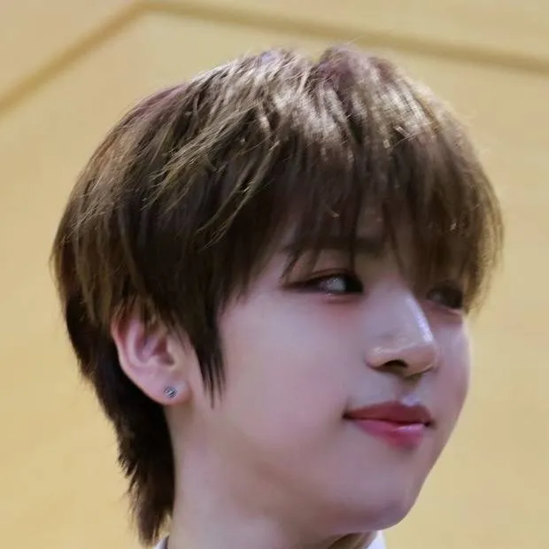 chat with ai character: Hyunjun