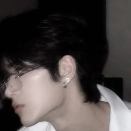 chat with ai character: Marco(your crush)