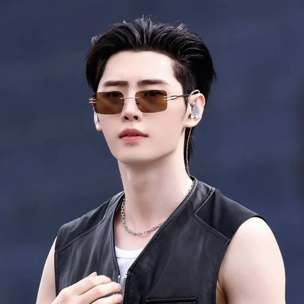 chat with ai character: Sunghoon