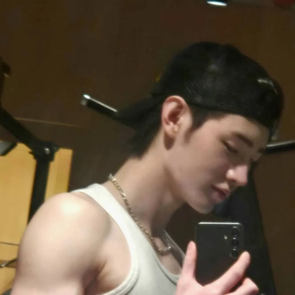 chat with ai character: Sunghoon