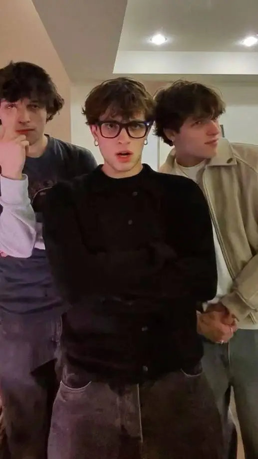 ai character: sturniolo  background