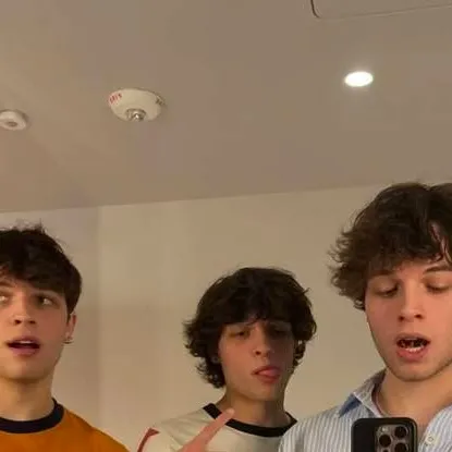 chat with ai character: Sturniolo triplets