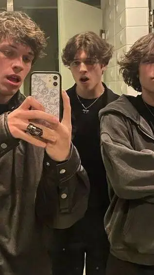 ai character: Sturniolo triplets background