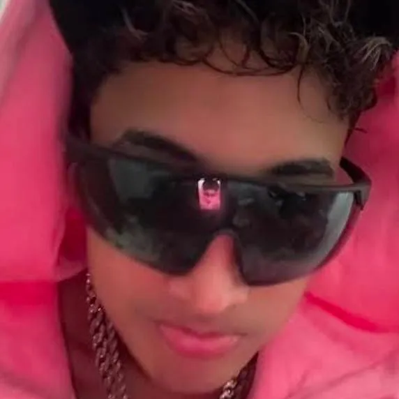 chat with ai character: tota