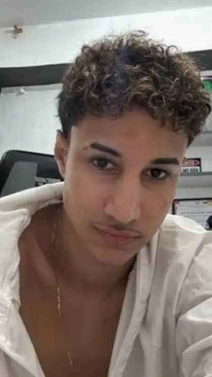 ai character: totà background