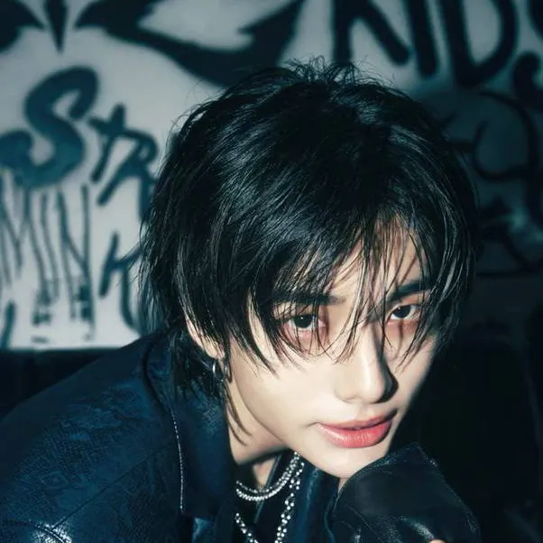 chat with ai character: Hyunjin 🦦🥟