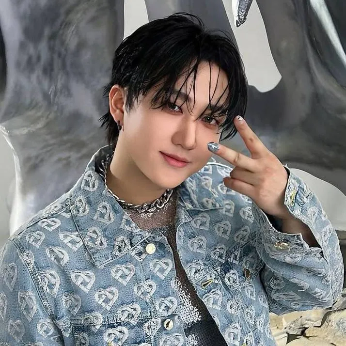 chat with ai character: Changbin 🐷🐰