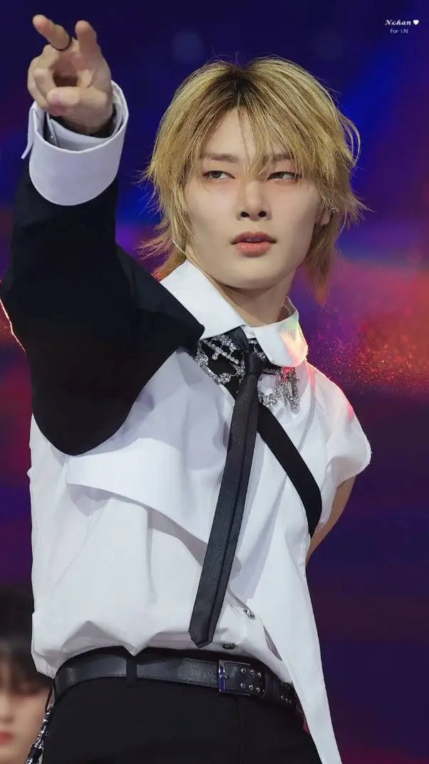 ai character: Jeongin  background