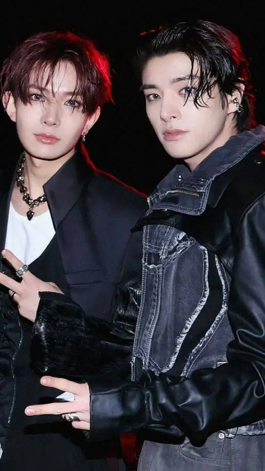 ai character: Heeseung y Jake  background